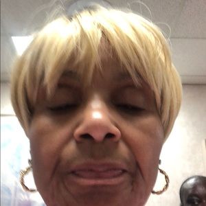 Meet your Posher, Maxine